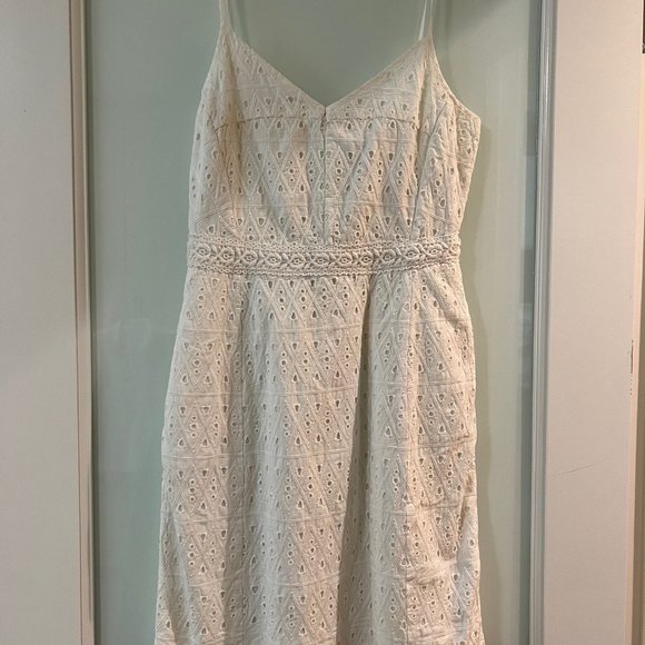 PERFECT SUMMER DRESS! Sexy white eyelet LUCKY Brand Dress.  Size Small. New. - Picture 3 of 4